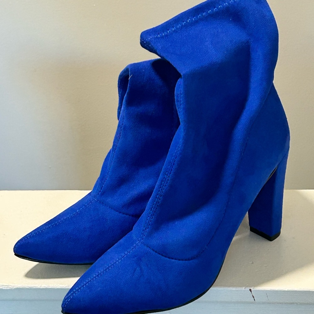 Blue Ankle Boots with Block Heel and Pointed Toe Never worn